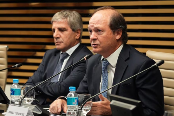 El Gobierno dispuso nuevos aumentos de luz y gas desde ma&ntilde;ana