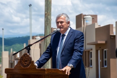 Morales entreg&oacute; 50 viviendas construidas con recursos provinciales