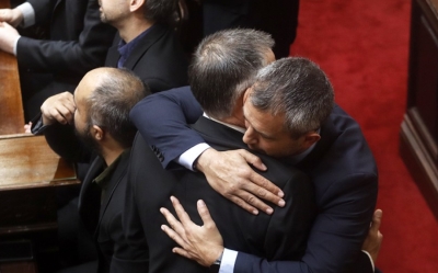 Pacto: El kirchnerismo no dio qu&oacute;rum y salvaron a los libertarios del repudio por la visita a Astiz