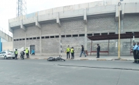 "Taxi trucho" atropello a inspector y se dio a la fuga