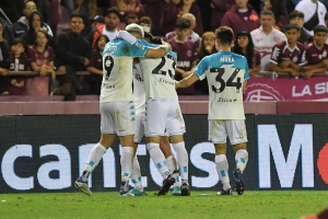 Racing le gan&oacute; en su visita a Lan&uacute;s y es el &uacute;nico l&iacute;der del torneo