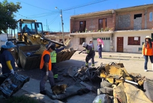 Prevenci&oacute;n del dengue: Operativo de descacharrado en Alto Comedero