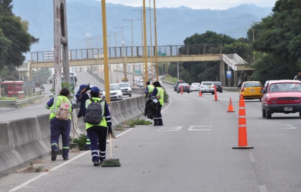 Av. General Savio.Trabajos de limpieza y mantenimiento