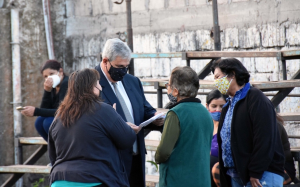 Haquim en merendero y con vecinos de Caimancito