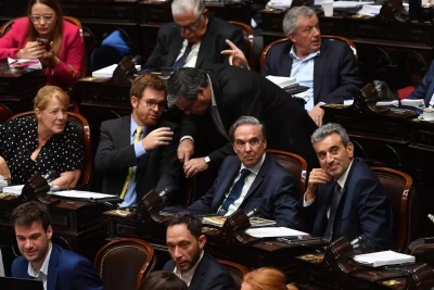 Ley Bases: el oficialismo accedi&oacute; a nuevos cambios en la reforma laboral y ma&ntilde;ana habr&aacute; dictamen en Diputados
