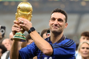 La importante donaci&oacute;n de Lionel Scaloni al Museo de la FIFA