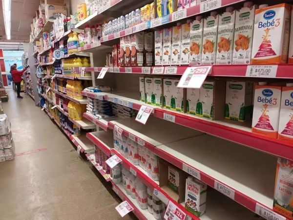 Mientras siguen los aumentos de los alimentos, el Gobierno analiza una nueva canasta econ&oacute;mica de 20 productos