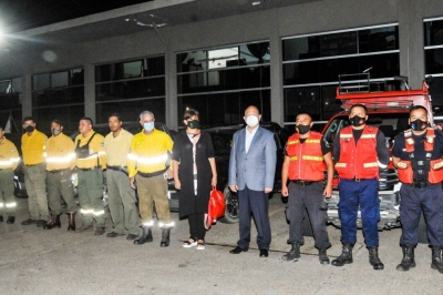 Incendios forestales: Parti&oacute; a Corrientes el refuerzo de bomberos y brigadistas forestales de Jujuy