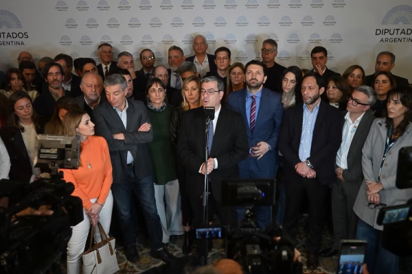 Tras el fallo de la Corte, la oposici&oacute;n busca votos para convocar a una sesi&oacute;n y derogar el mega DNU 70