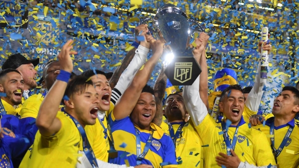 Boca empat&oacute; con Independiente pero pudo gritar campe&oacute;n gracias a una mano de River