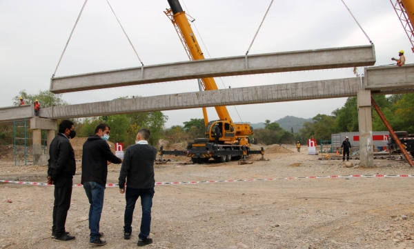 Construyen pasarela entre Suipacha y Campo Verde