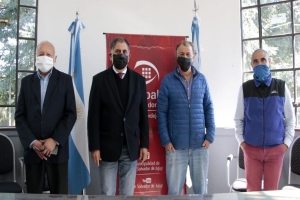 Intendente respald&oacute; protocolos para la obra privada