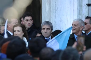 Con un ojo en los mercados, Caputo viaja a Estados Unidos con Milei y se reunir&aacute; con inversores