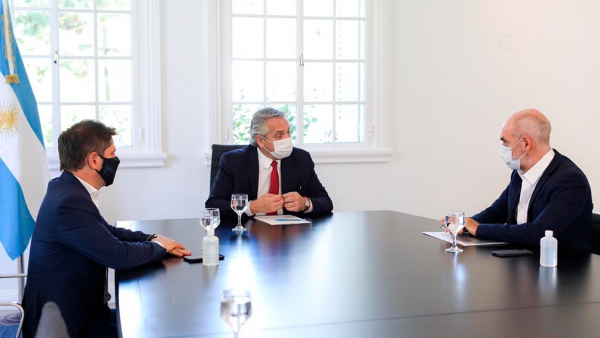 Fern&aacute;ndez descart&oacute; un toque de queda, pero analiza mecanismos para disipar las aglomeraciones