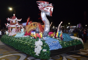 PRIMER DESFILE DE CARROZAS DE LA FIESTA NACIONAL DE LOS ESTUDIANTES