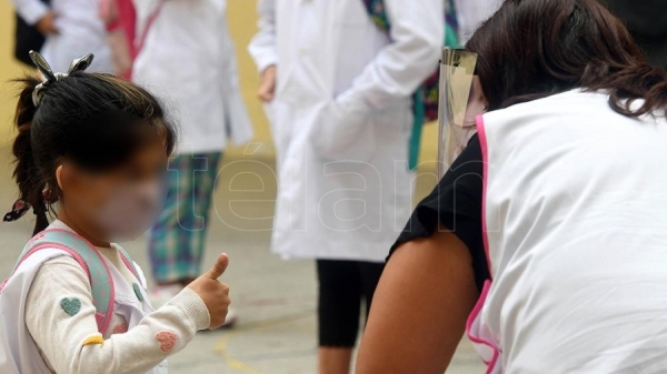 No ser&aacute; obligatorio el uso de barbijos hasta tercer grado en las escuelas de CABA