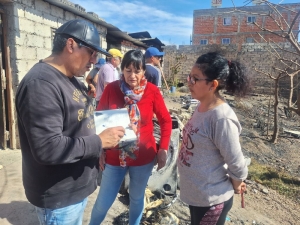 Acompa&ntilde;amiento interinstitucional en barrio Alto Comedero tras los incendios