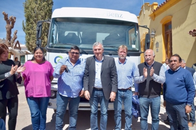 GIRSU: ENTREGARON CAMI&Oacute;N RECOLECTOR DE RESIDUOS EN TILCARA