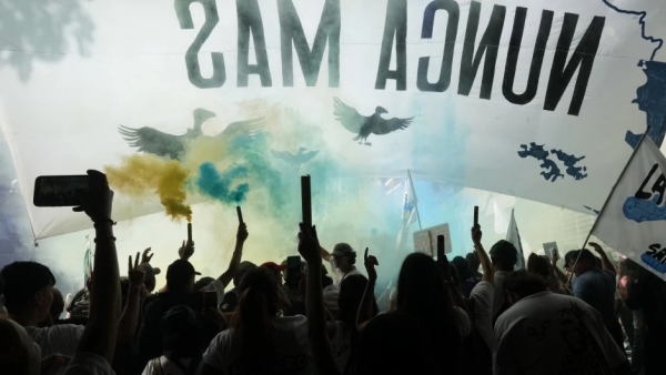 Una hist&oacute;rica movilizaci&oacute;n por los 50 a&ntilde;os del golpe desbord&oacute; la Plaza de Mayo con cr&iacute;ticas a Milei