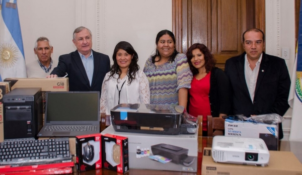 ENTREGA DE EQUIPAMIENTO INFORM&Aacute;TICO