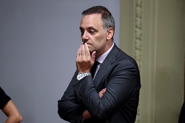 El hijo de una de las jubiladas declar&oacute; que Adorni le debe otros 65.000 d&oacute;lares que no fueron documentados