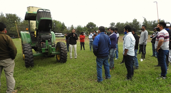 Capacitaciones en &ldquo;Operaci&oacute;n y mantenimiento de tractores&rdquo;