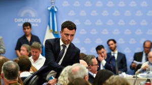 El gobierno abre la negociaci&oacute;n por la ley &oacute;mnibus con un encuentro secreto con De Loredo