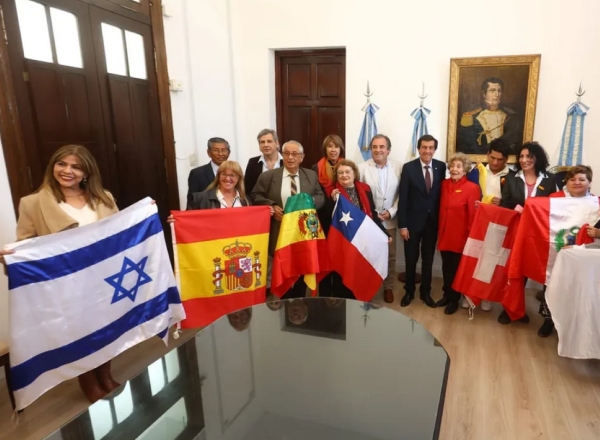 Gobernador recibi&oacute; a las colectividades extranjeras
