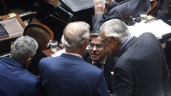 Se cay&oacute; el impuesto a los jueces y Massa logr&oacute; aprobar el presupuesto con apoyo de los radicales