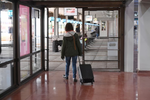 Un informe propone reducir los fines de semana largos y fomentar el turismo receptivo en Argentina