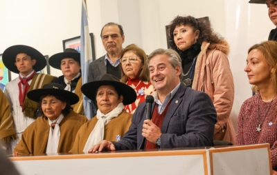 Revoluci&oacute;n de Mayo con la hist&oacute;rica Marcha Belgraniana
