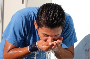 Consumir agua segura es clave para cuidar la salud