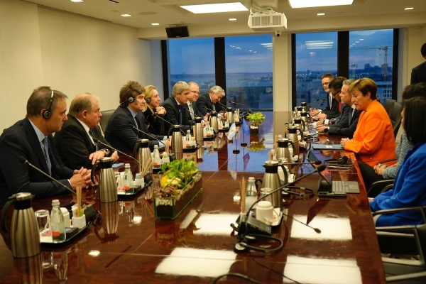 FMI: el Gobierno asegura que los USD 20.000 millones ser&aacute;n de libre disponibilidad y espera un primer desembolso amplio