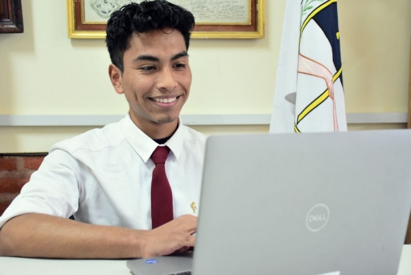 Estudiante de la ETP logra beca universitaria de EEUU