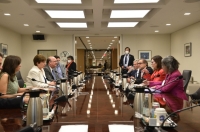 Mientras Batakis promete ajuste fiscal, Alberto anuncia un "bono P&eacute;rsico" de 14 mil millones para los piqueteros