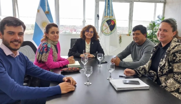 Ministra Serrano recibi&oacute; a referente de la UOCRA