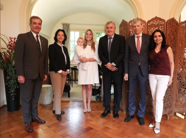 Morales se reuni&oacute; con los embajadores de Suiza y Francia