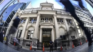 Plazo fijo: cu&aacute;nto paga cada banco con los recortes de hasta 40 puntos en sus tasas tras la desregulaci&oacute;n del BCRA