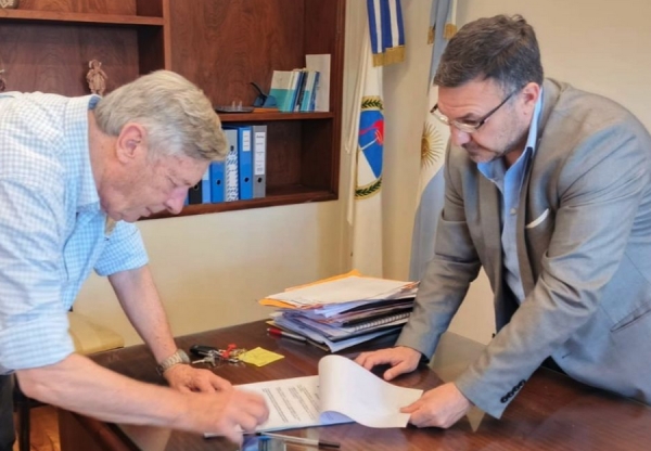 Empresa constructora recibi&oacute; certificado de Cr&eacute;dito Fiscal