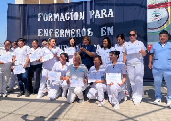 Entregan certificados de la Formaci&oacute;n &ldquo;Cuidar con Calidez y Calidad&rdquo;
