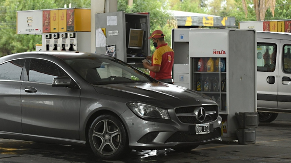 Las petroleras suben 1% y 1,9% las naftas y el gasoil por el aumento previsto de biocombustibles