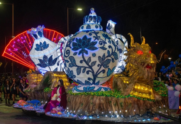 75&deg; Fiesta Nacional de los Estudiantes: multitudinario &uacute;ltimo desfile de carrozas y carruajes