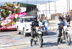 Circular con precaución por el traslado de carrozas