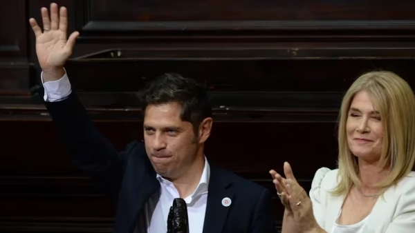 Kicillof le pidi&oacute; recursos a Milei, reivindic&oacute; a Cristina Kirchner y envi&oacute; se&ntilde;ales para liderar la etapa que viene en el peronismo
