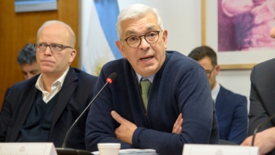 Llegan tres buques de gasoil para paliar el desabastecimiento