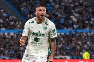 Racing perdi&oacute; ante Sarmiento y complica su lugar entre los cuatro primeros