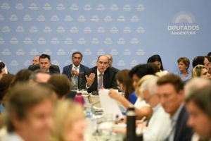 El Gobierno demora la respuesta sobre los cambios a la Ley &Oacute;mnibus y tensa la relaci&oacute;n con la oposici&oacute;n dialoguista