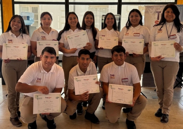 Tren Solar entreg&oacute; los certificados a los guardatrenes