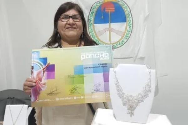 Artesana juje&ntilde;a fue galardonada en la Fiesta Nacional del Poncho