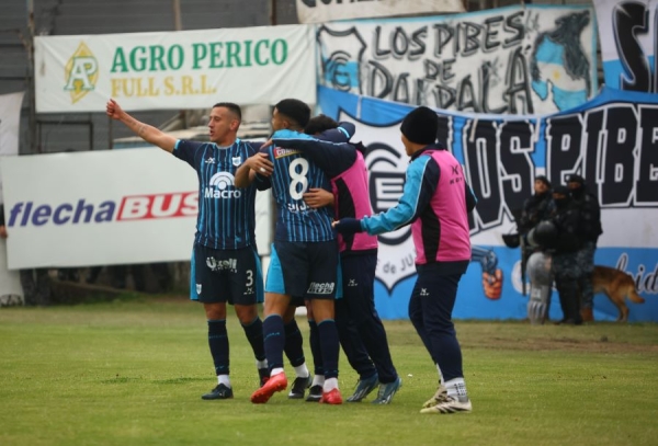 El &ldquo;Lobo&rdquo; gan&oacute; una batalla y volvi&oacute; a la cima de la Primera Nacional